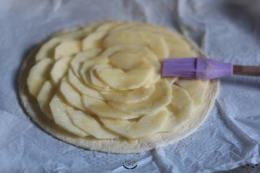 comment faire une tarte fine aux pommes dorée et croustillante ?