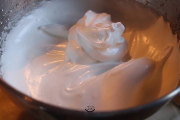 meringue italienne crème au beurre gâteau flamant rose
