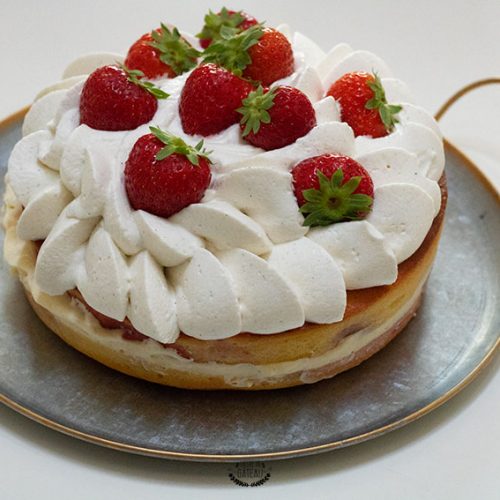 gâteau d'anniversaire aux fraises
