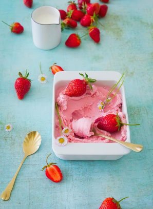 La crème glacée à la fraise sans oeufs de Christophe Felder